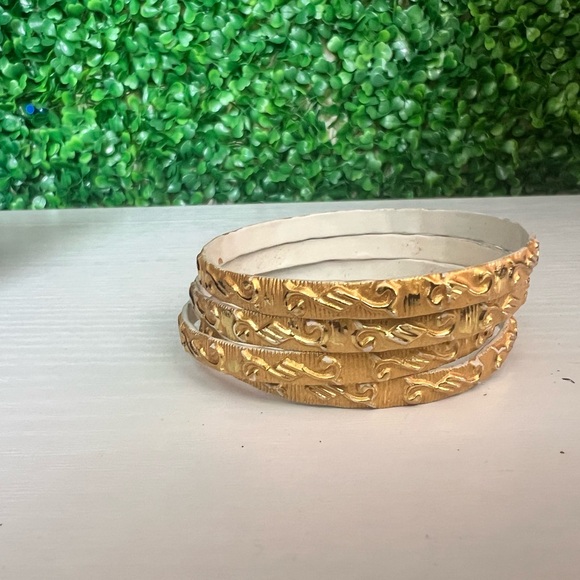 Tikka and earring set, colorful bangles - Picture 16 of 16